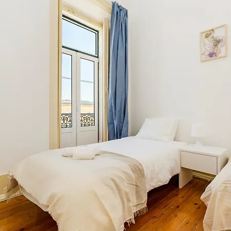 4br - Excellent Location - New Mattresses!