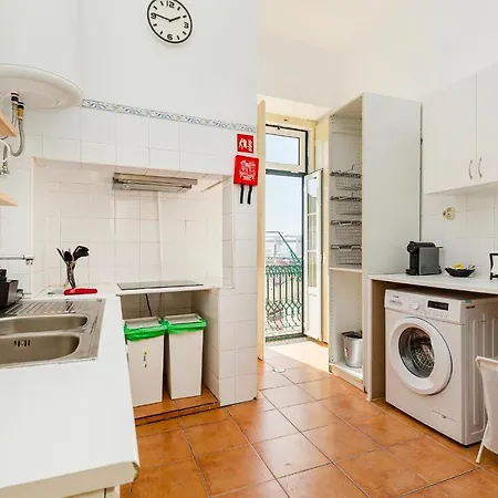 4br - Excellent Location - New Mattresses! شقة Lisboa