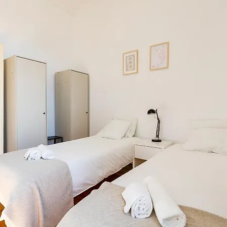 4br - Excellent Location - New Mattresses! * Lisboa