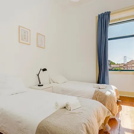 4br - Excellent Location - New Mattresses! * Lisbon