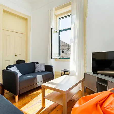 4br - Excellent Location - New Mattresses!