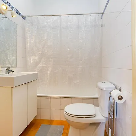 4br - Excellent Location - New Mattresses!