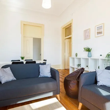 דירה 4br - Excellent Location - New Mattresses! ליסבון