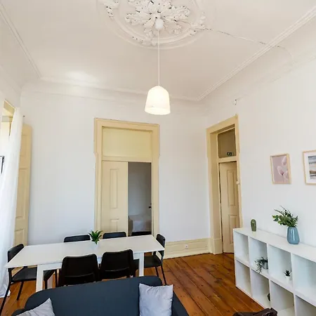 4br - Excellent Location - New Mattresses! דירה ליסבון